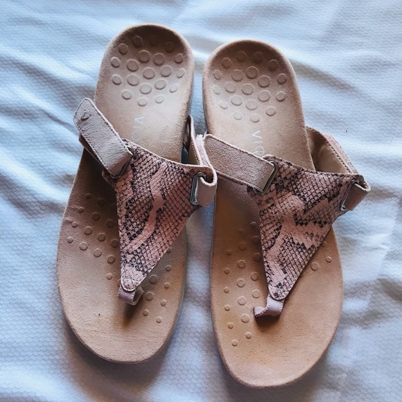 Vionic wanda Reptile Pattern Sandals - Picture 2 of 8